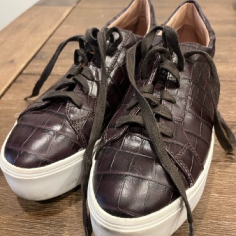 Halogen X Atlantic Pacific 8M Platform Shoes Brown Leather Croc Emboss Sneakers